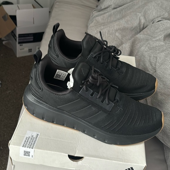 Adidas brand new with box - Picture 1 of 6